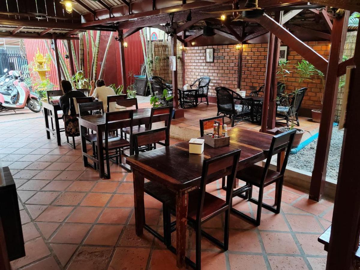 Soben Cafe Guesthouse & Restaurant シェムリアップ エクステリア 写真